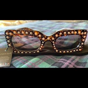 Sunglass spot sunglasses
